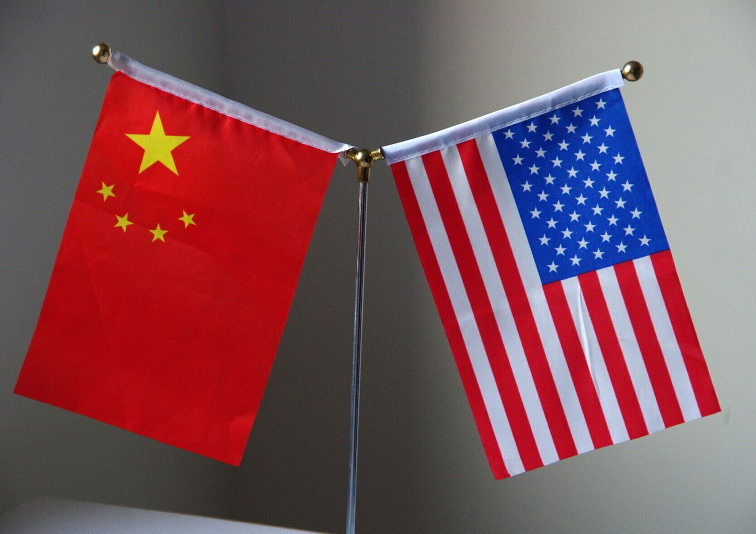 Dazi bandiere Usa e Cina (Afp)&nbsp;