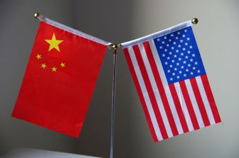Dazi bandiere Usa e Cina (Afp)&nbsp;