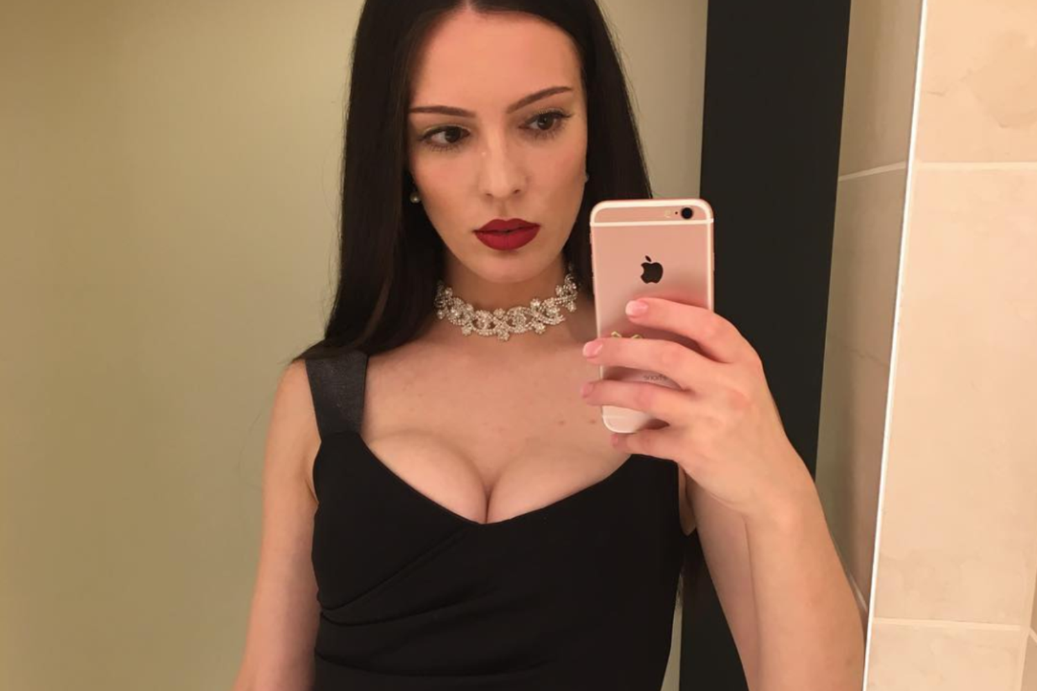 &nbsp;Una foto rubata da un profilo Instagram per creare quello fake di Lara Pedroni&nbsp;