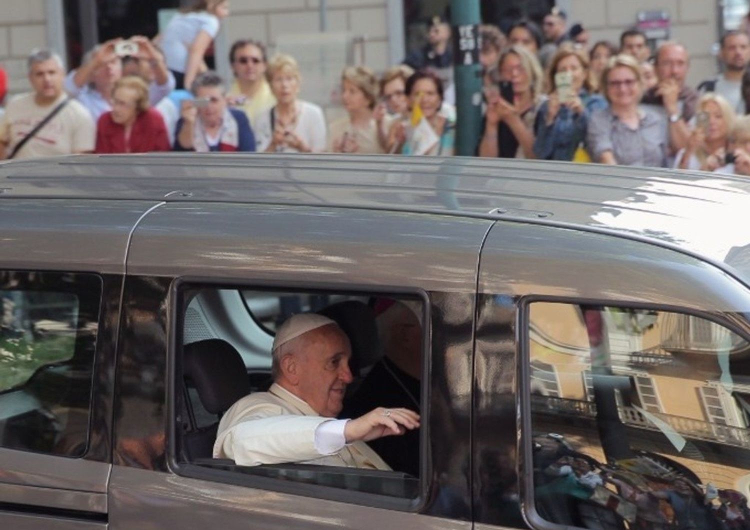Papa: storica visita ai valdesi "perdono prr le violenze che avete subito"