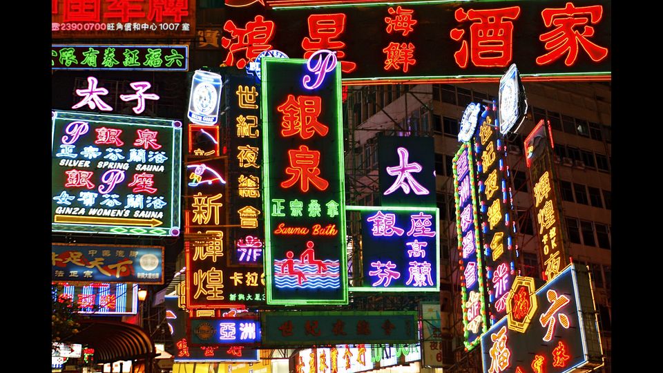 Insegne al neon a Hong Kong (Afp)&nbsp;