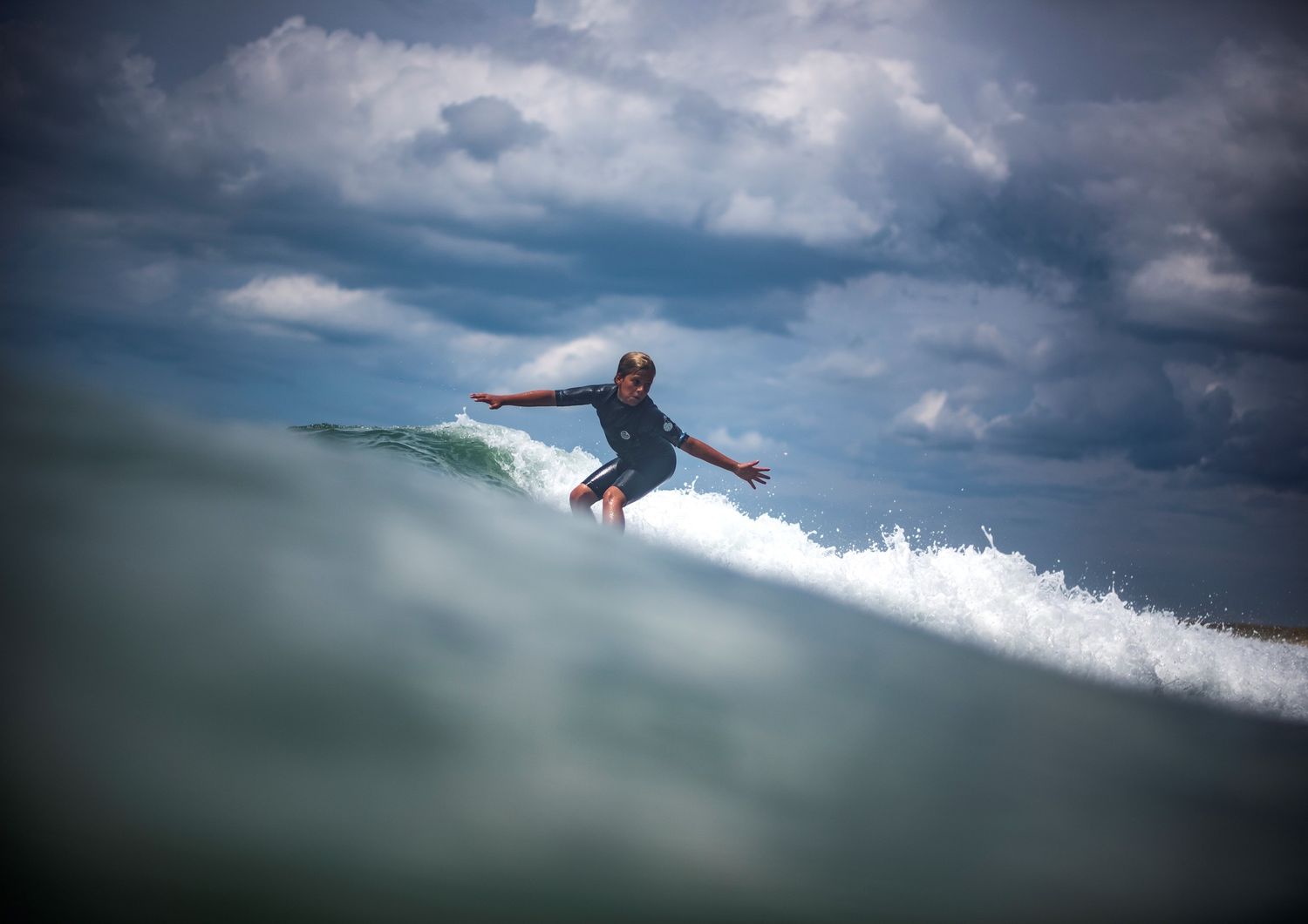 surf vada ragazzo salvataggio