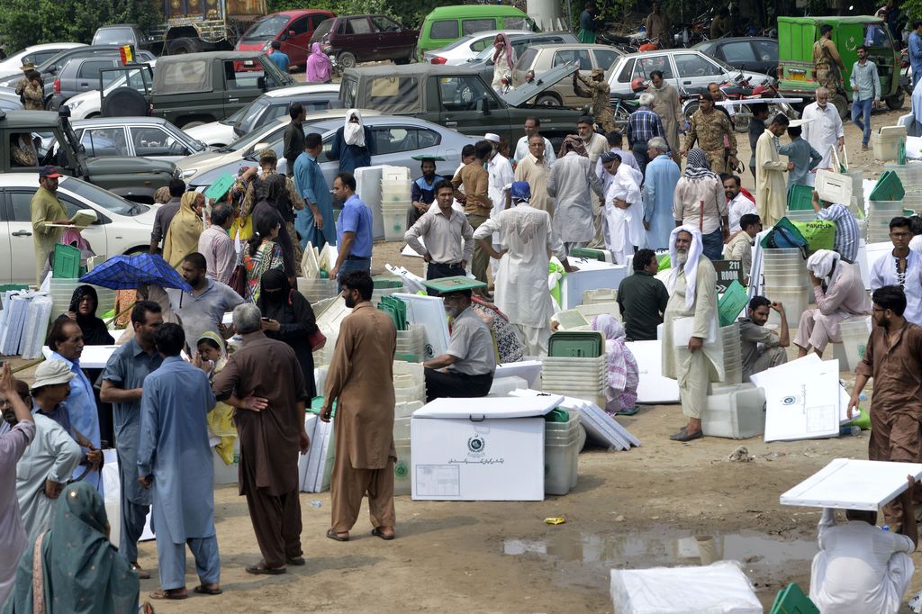&nbsp;La preparazione dei seggi in Pakistan