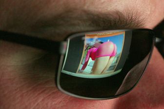 &nbsp;Il ricatto dei video porno in rete terrorizza centinaia di italiani