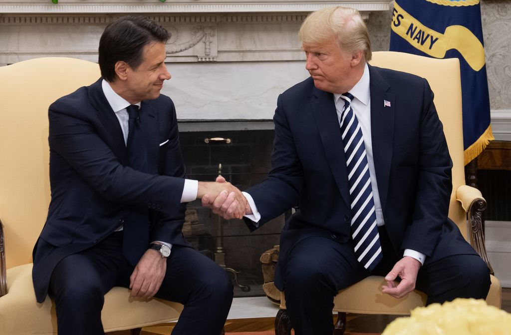 &nbsp;La stretta di Mano tra Donald Trump e Giuseppe Conte