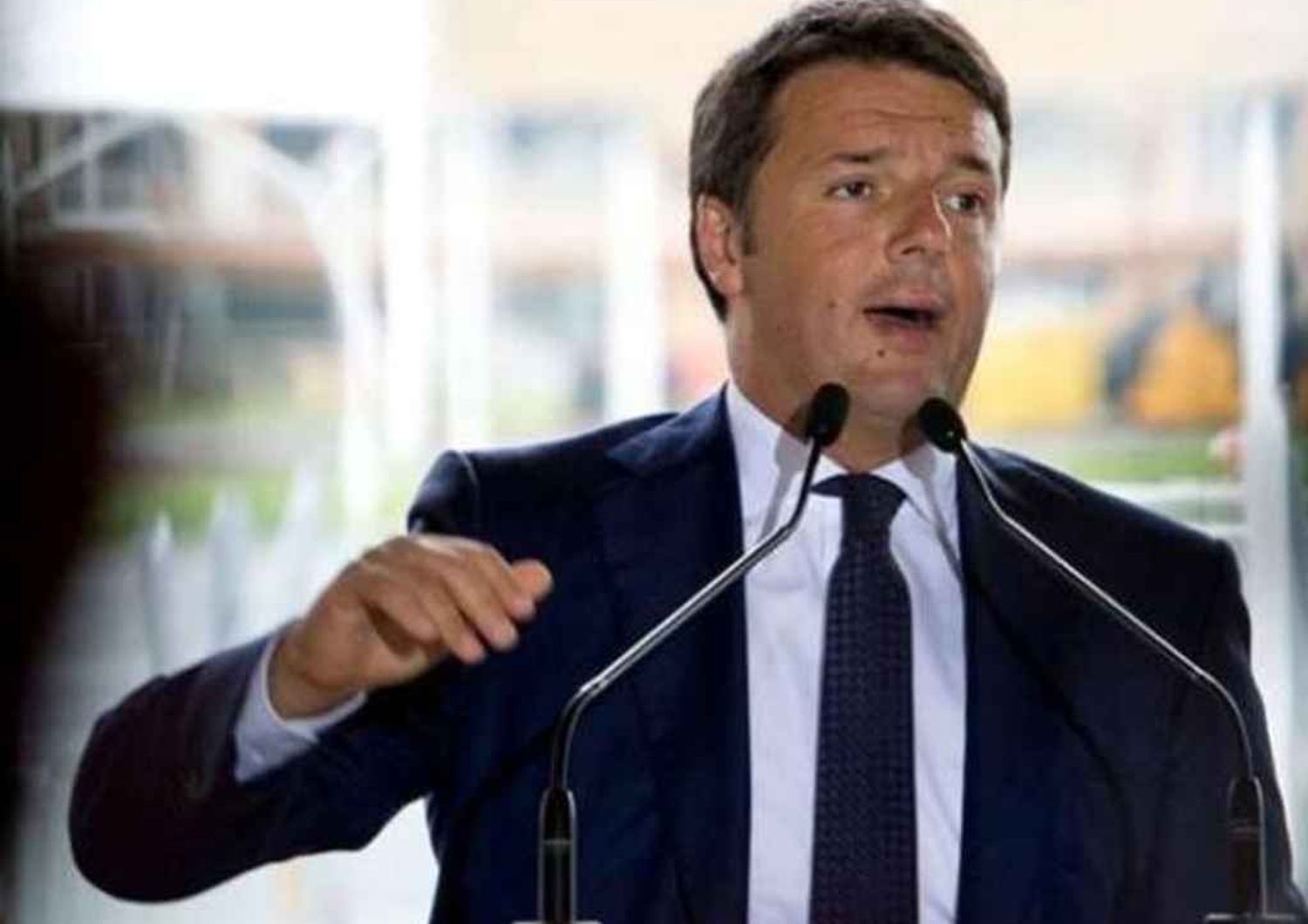 Renzi supports France's right to choose own financial path