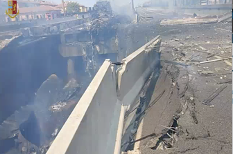 Crolla un ponte&nbsp;sull&#39;A14, le immagini dell&#39;incidente a Borgo&nbsp;Panigale