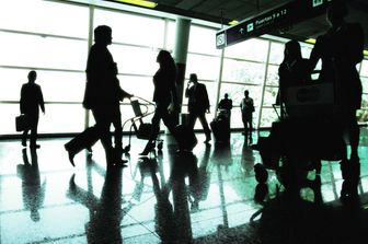 &nbsp;Partenze, viaggiare, migrare, voli, aeroporto, valigie