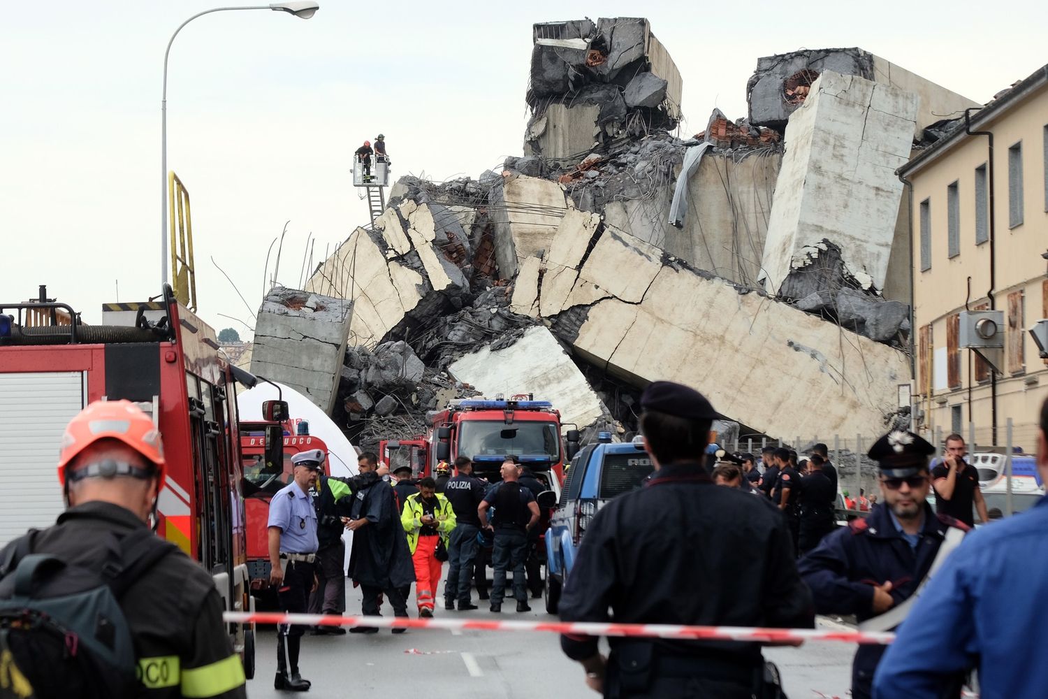 &nbsp;Crolla il ponte Morandi a Genova&nbsp;