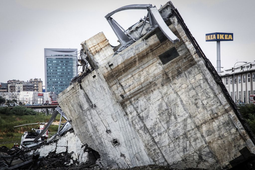 &nbsp; Ponte Morandi crollato, Genova