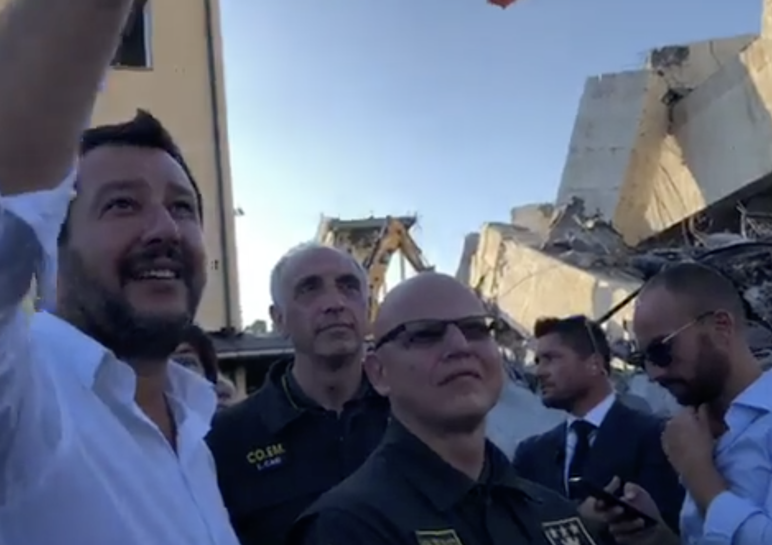 Salvini su Facebook ha mostrato per primo il &#39;punto zero&#39; del crollo del ponte Morandi
