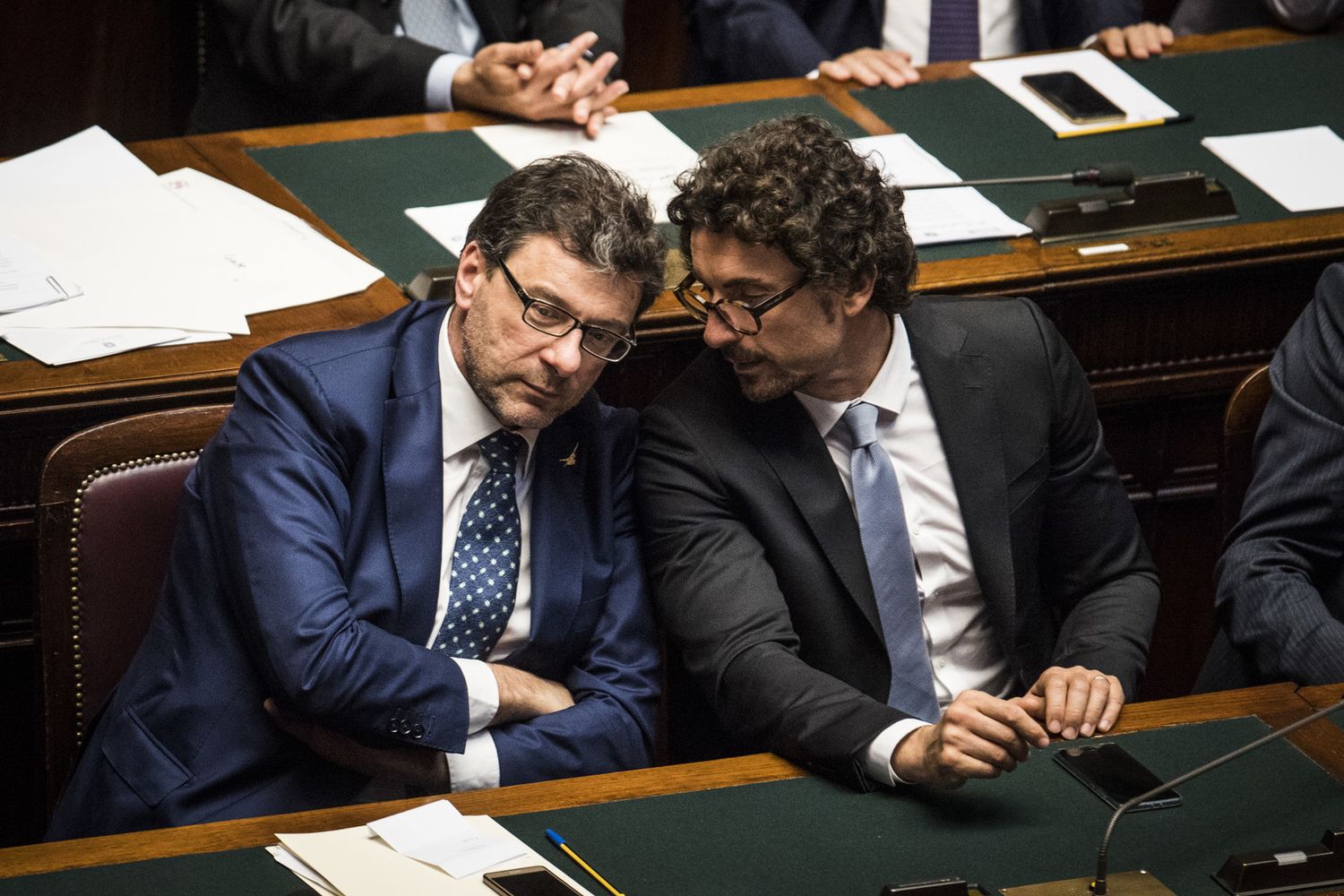 &nbsp;A destra Danilo Toninelli, a sinistra Giancarlo Giorgetti&nbsp;