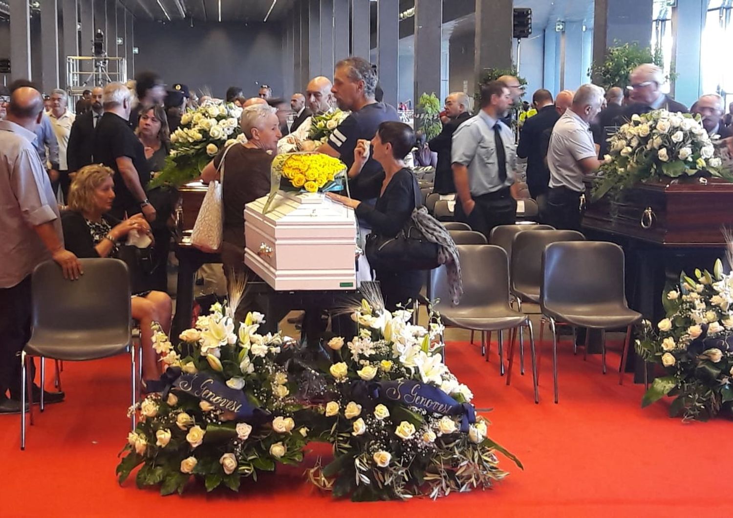 Trovati altri 3 corpi, il bilancio delle vittime sale a 41. A Genova le immagini dei funerali di Stato&nbsp;