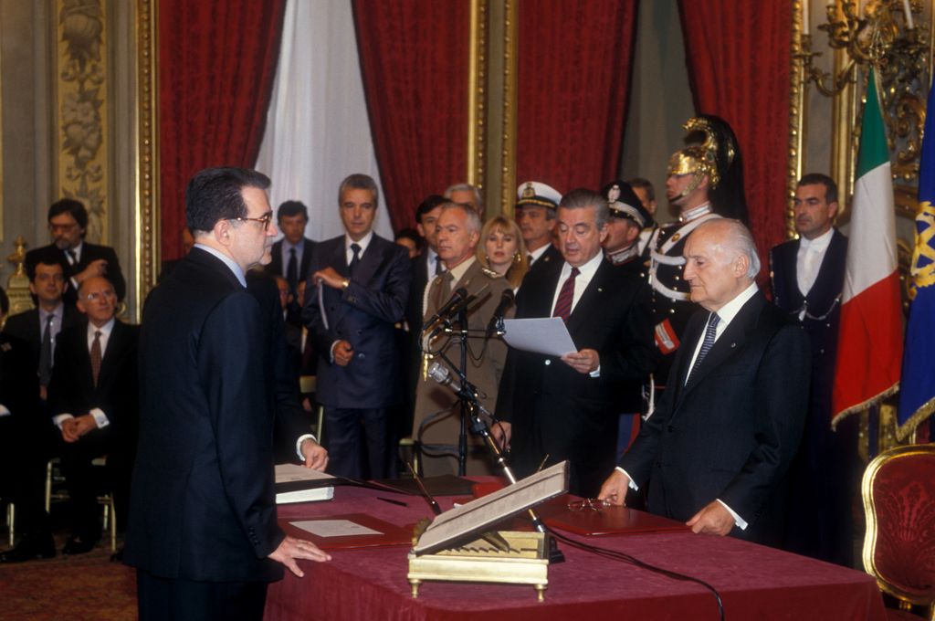 18/05/1996, Quirinale, giuramento del presidente del Consiglio Romano Prodi davanti al presidente della Repubblica Oscar Luigi Scalfaro e al segretario generale Gaetano Gifuni&nbsp;(Agf)
