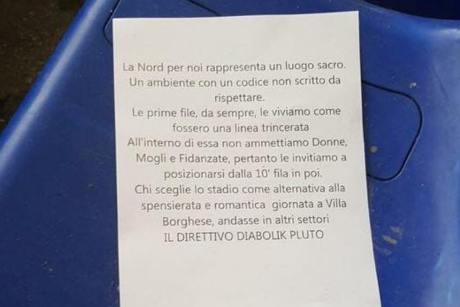 Il volantino trovato sui seggiolini della curva della Lazio