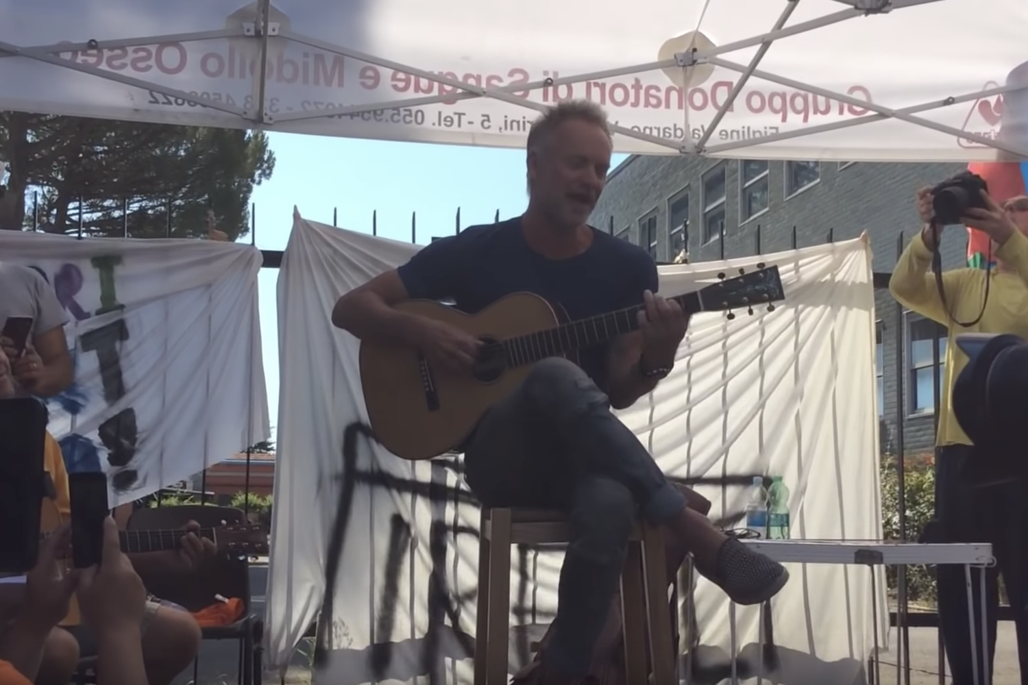 &nbsp;Sting suona per gli operai della Bekaert