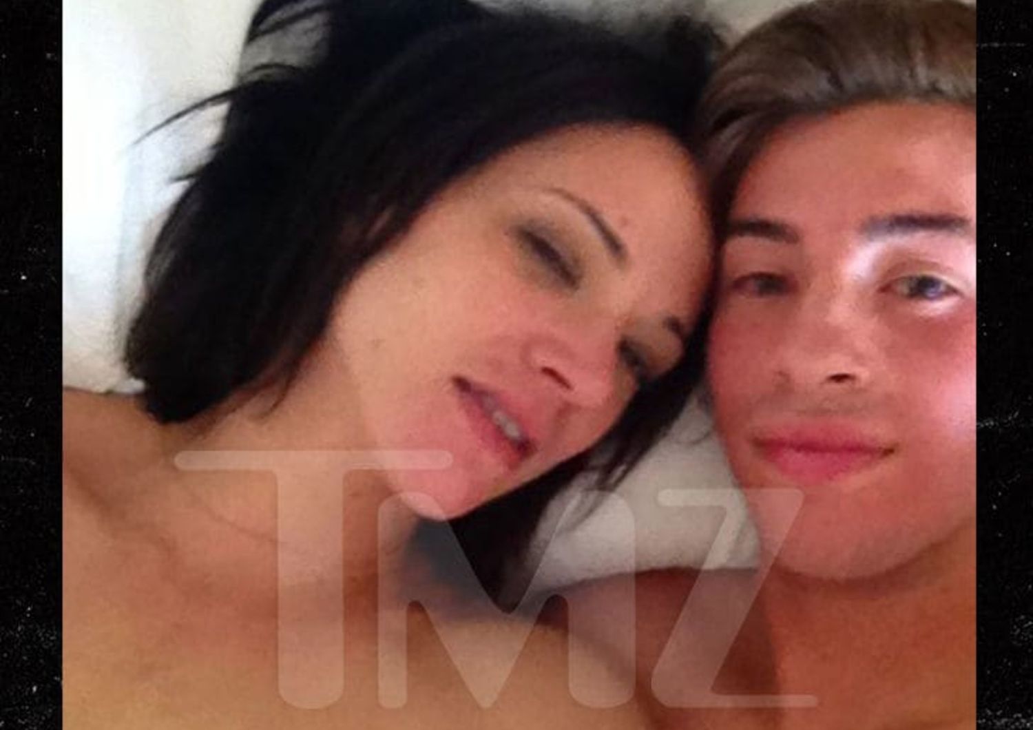 &nbsp;La foto pubblicata in esclusiva da Tmz di Asia Argento a letto con Jimmy Bennett