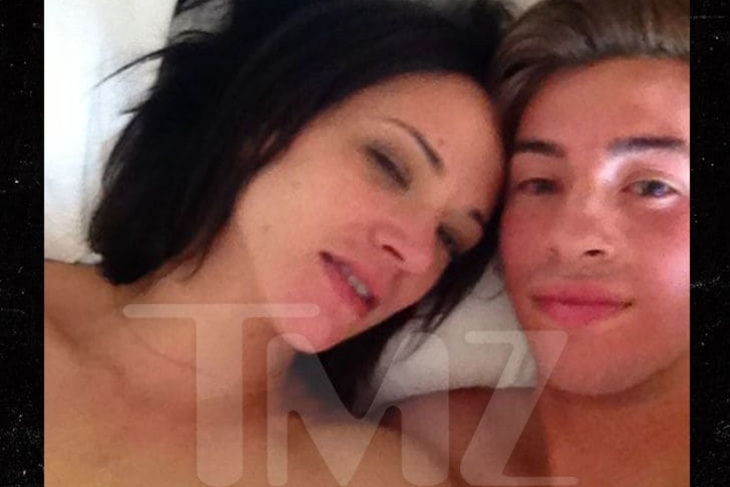 &nbsp;La foto pubblicata in esclusiva da Tmz di Asia Argento a letto con Jimmy Bennett