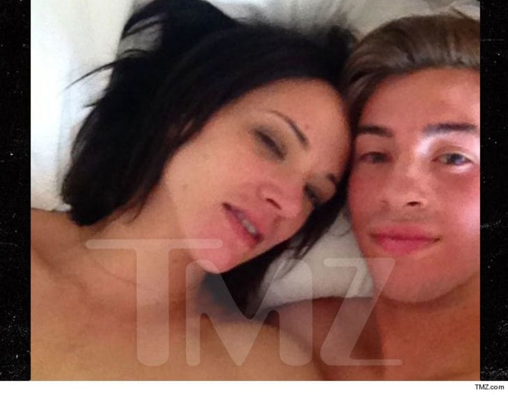 &nbsp;La foto pubblicata in esclusiva da Tmz di Asia Argento a letto con Jimmy Bennett