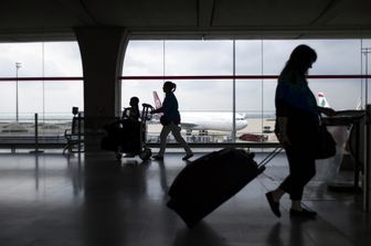 Passeggeri e bagagli in aeroporto