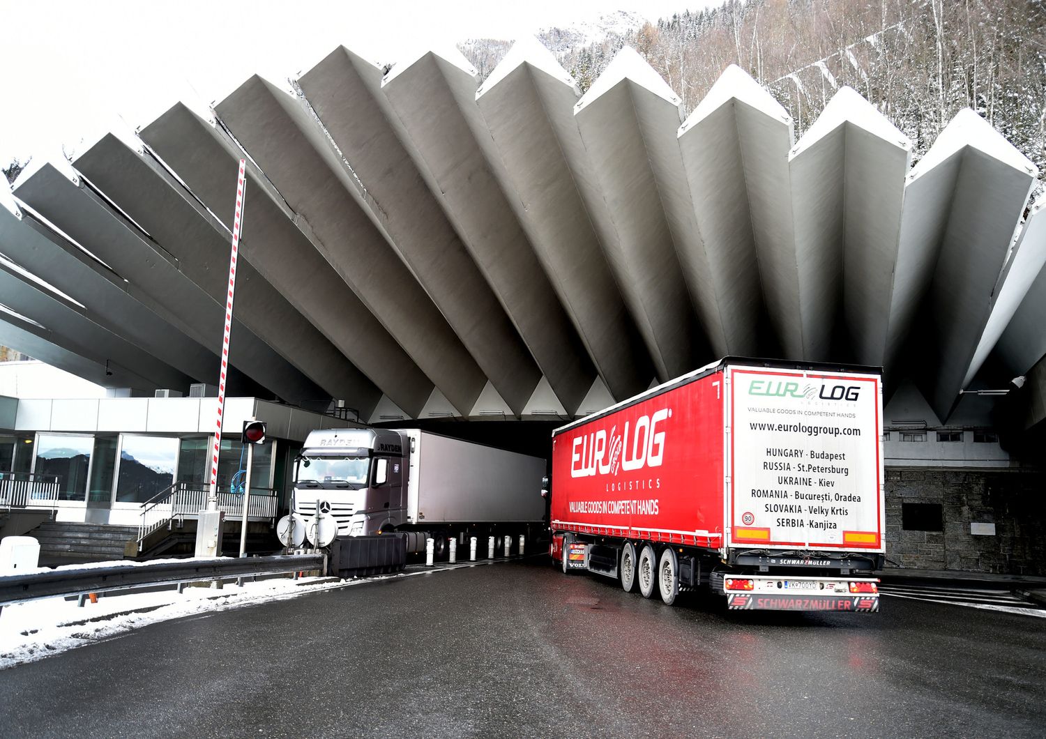 &nbsp;L'ingresso sul lato italiano del tunnel del Monte Bianco