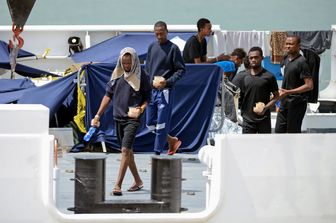 I migranti a bordo della nave Diciotti
