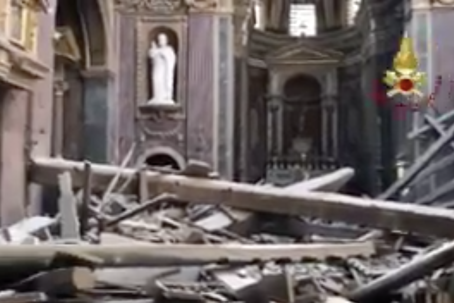 &nbsp;Il crollo del tetto della chiesa di San Giuseppe dei Falegnami