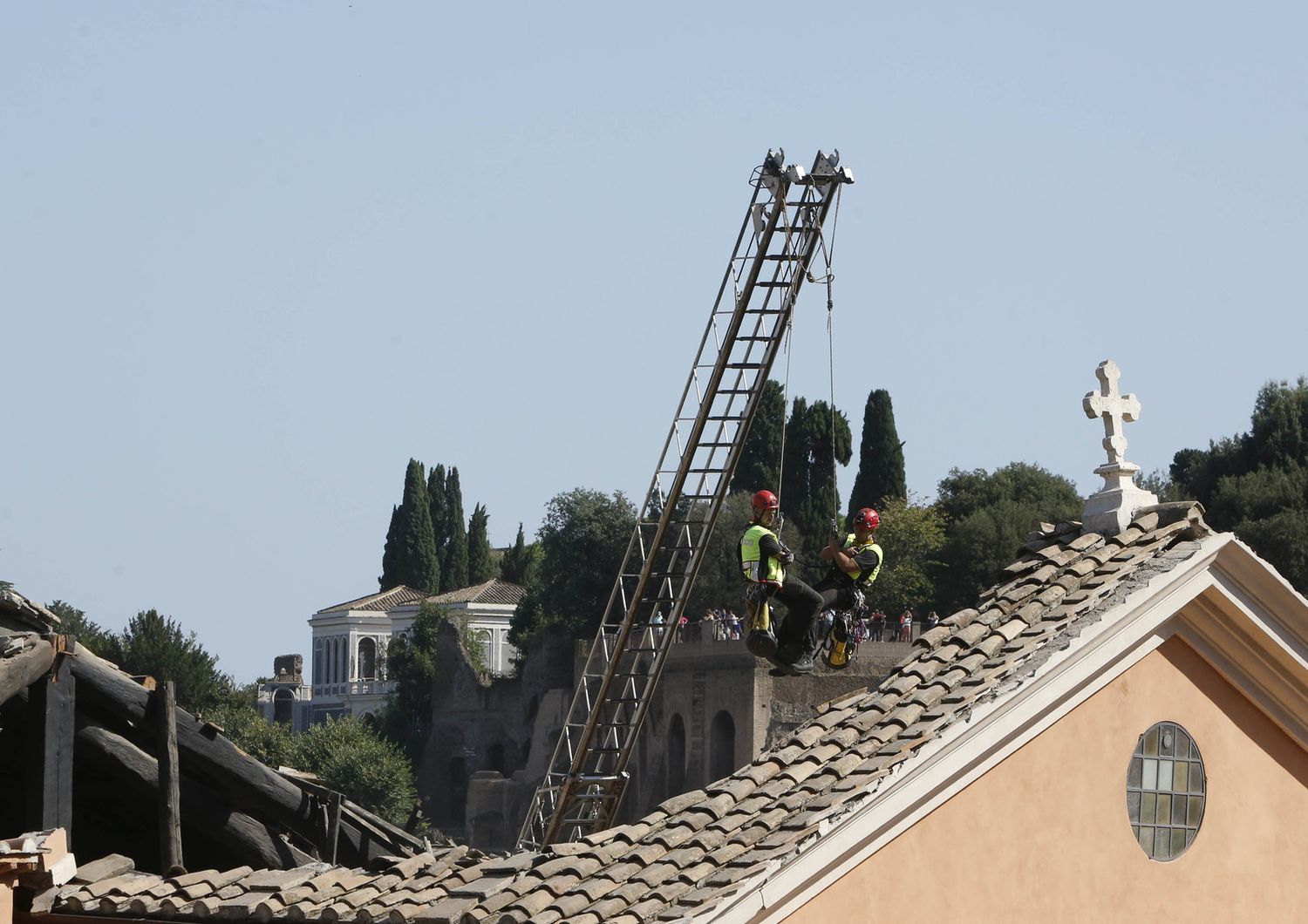 Crollo del tetto della Chiesa San Giuseppe dei Falegnami (Agf)&nbsp;