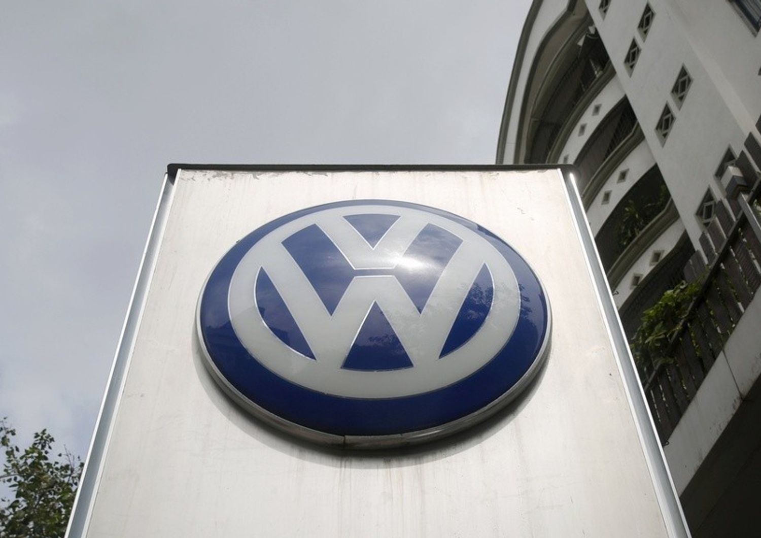 Titolo deals volkswagen ag