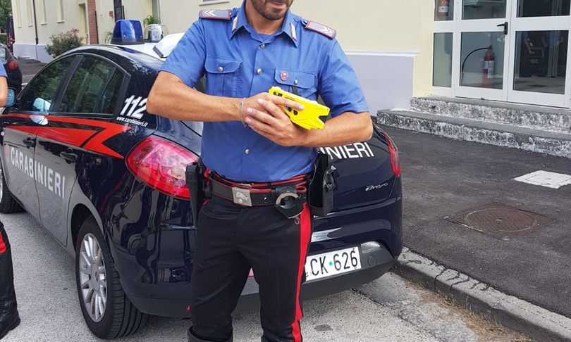 Al via l'uso del taser a Palermo, Salvini: Finalmente la pistola elettrica