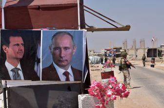 &nbsp;Siria, un poster con le immagini di Assad e Putin