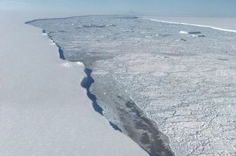 &nbsp;Il distacco dell'Iceberg A-68, (fonte Nasa)