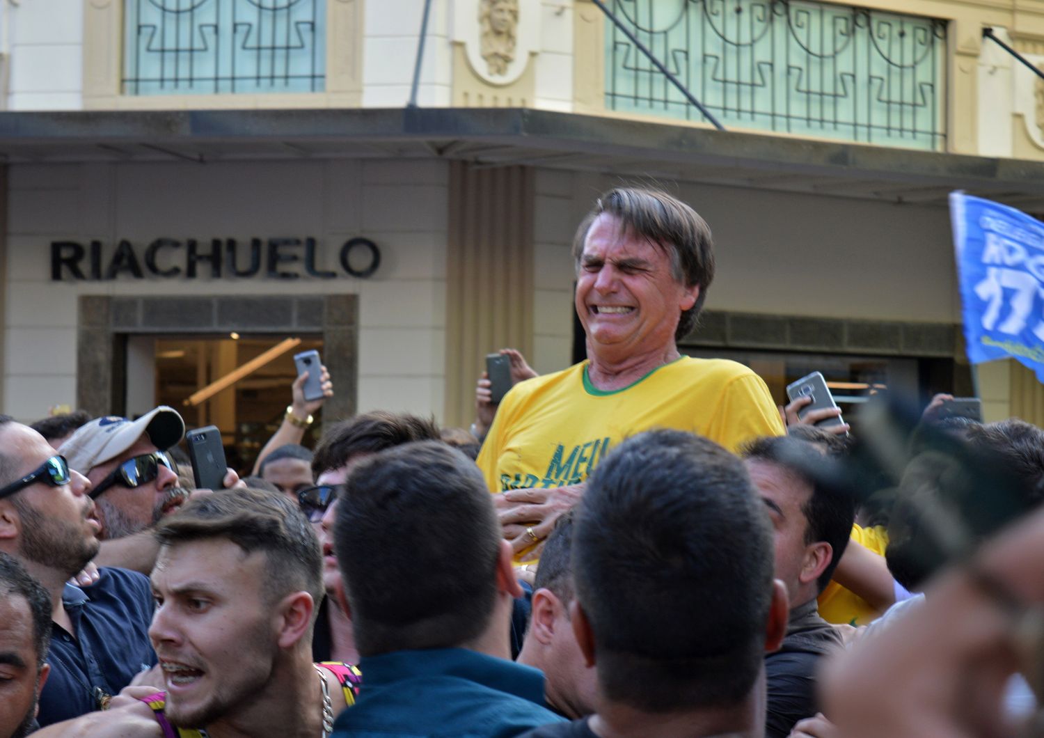 Una coltellata potrebbe aver gi&agrave; eletto il prossimo presidente del Brasile