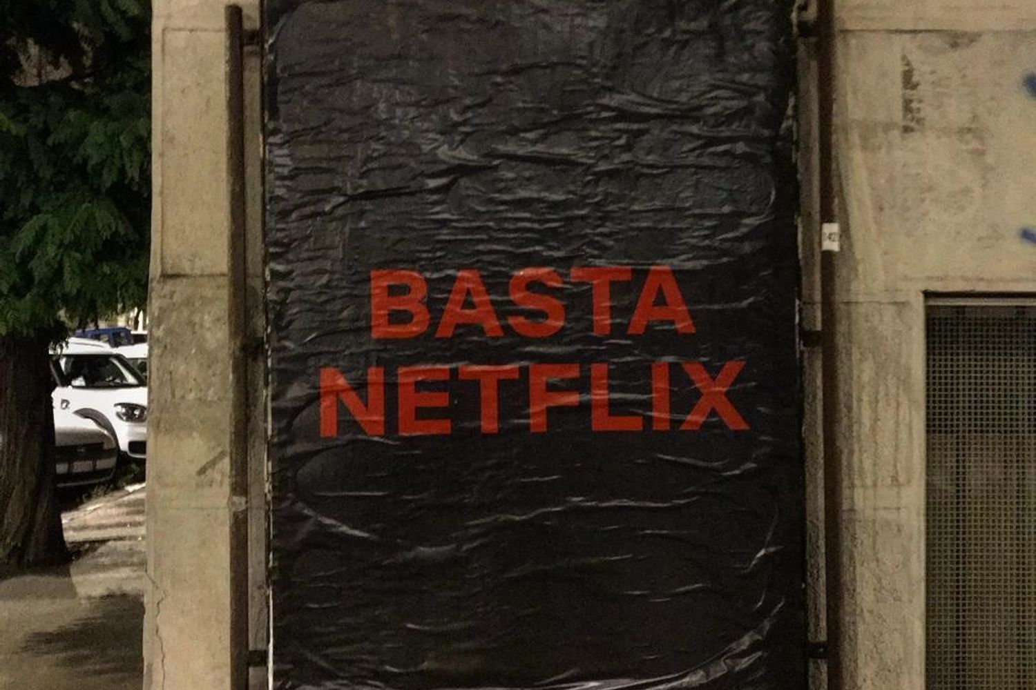 &nbsp;Un manifesto Basta Netflix a Roma