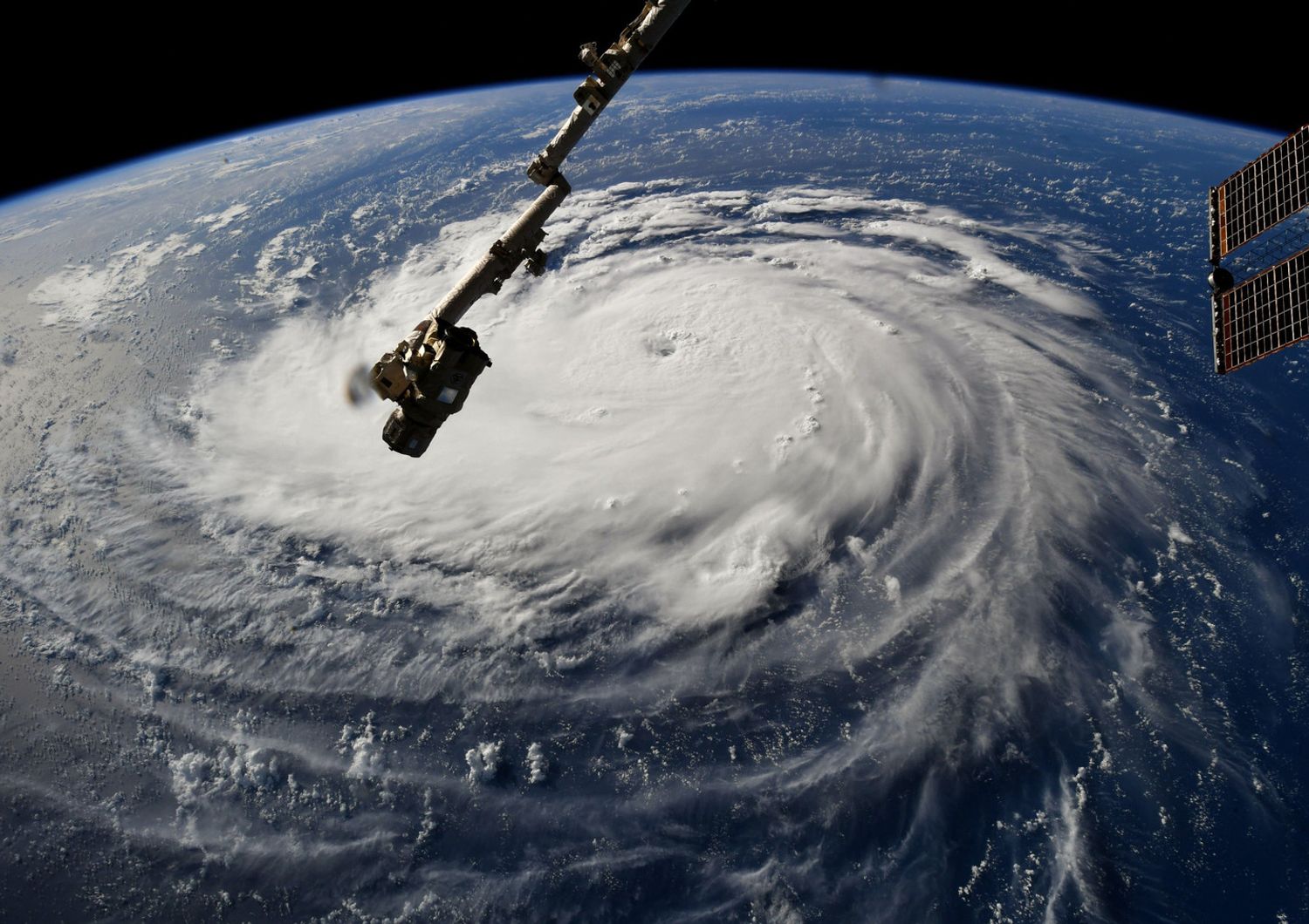 Usa: arriva l&#39;uragano&nbsp;Florence, un milione di persone gi&agrave; evacuate