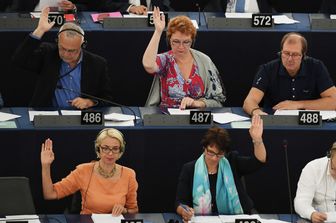 &nbsp;Parlamentari europei votano le sanzioni contro l'Ungheria