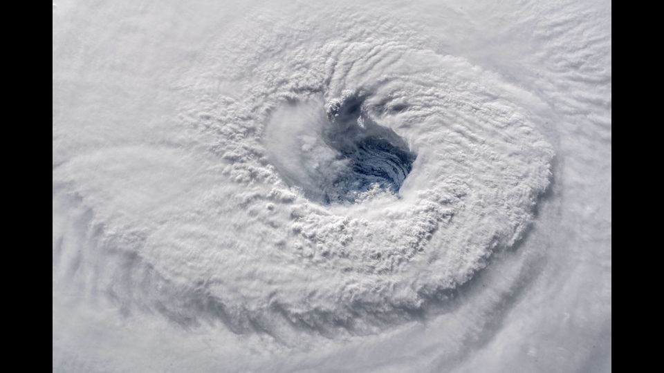 &nbsp;Una telecamera ad alta definizione dalla Stazione Spaziale Internazionale ha catturato una visione della NASA dell'occhio dell'uragano di Florence alle 7:50 EDT del 12 settembre 2018