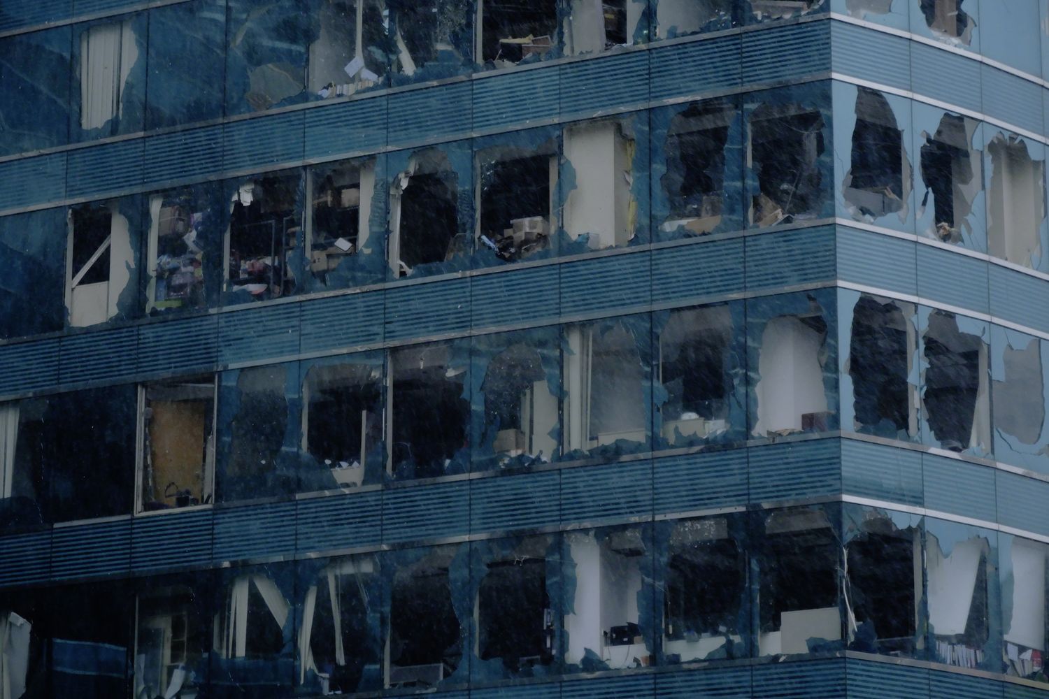 &nbsp;Un edificio di Hong Kong distrutto dal passaggio del tifone Mangkhut