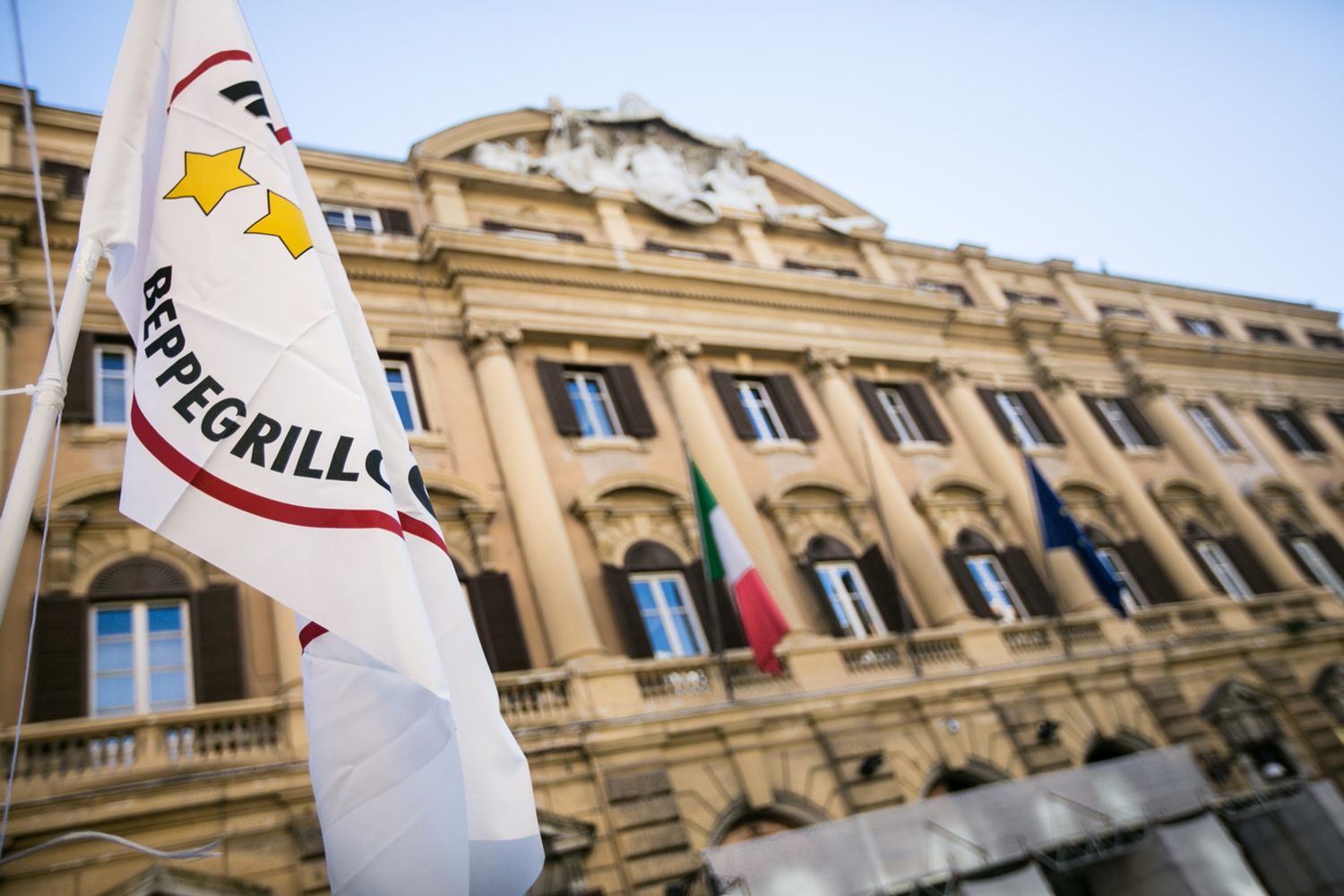 &nbsp;Un immagine della manifestazione del M5s davanti al ministero dell'Economia nel 2013