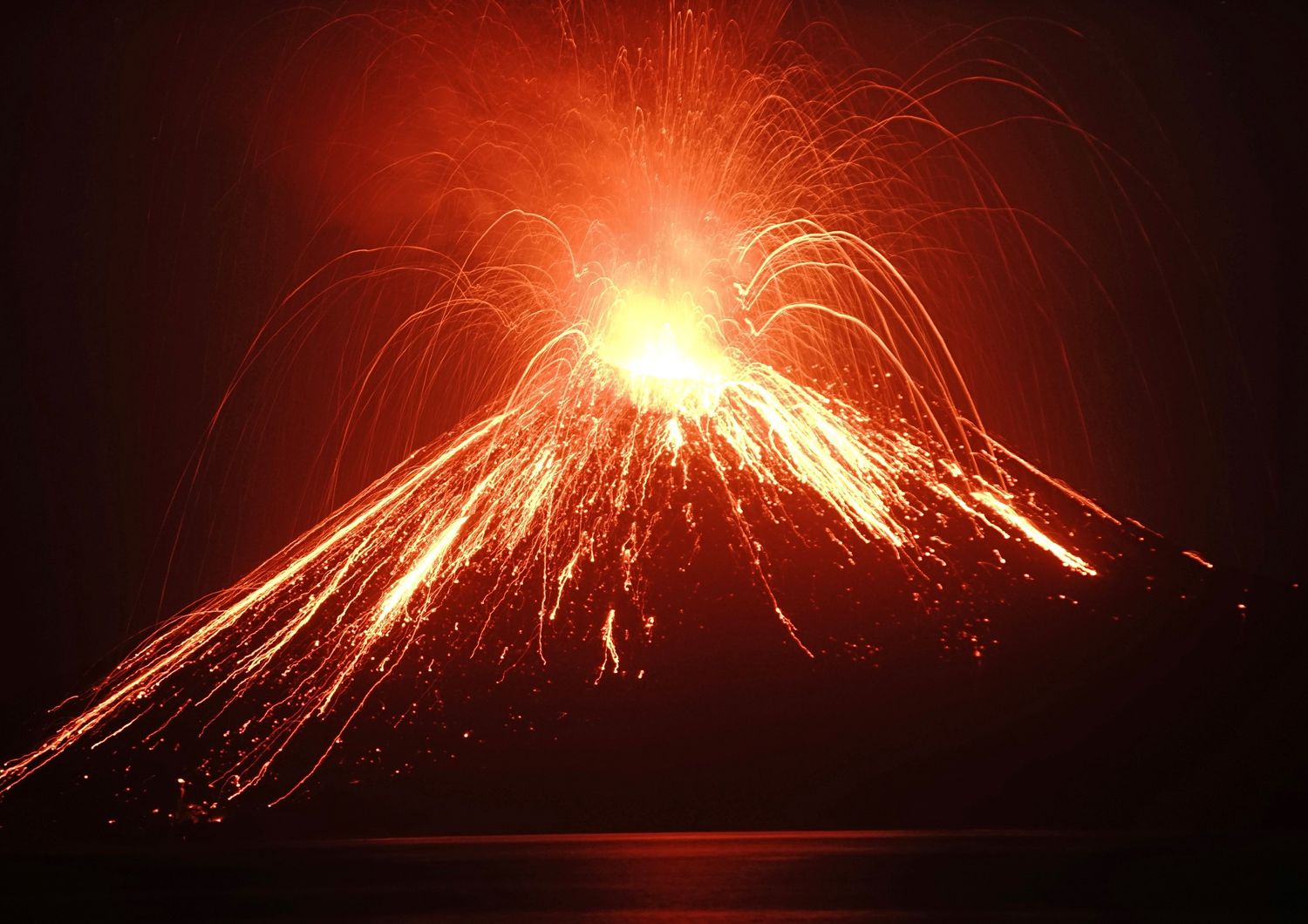 &nbsp;L'eruzione del vulcano Krakatau