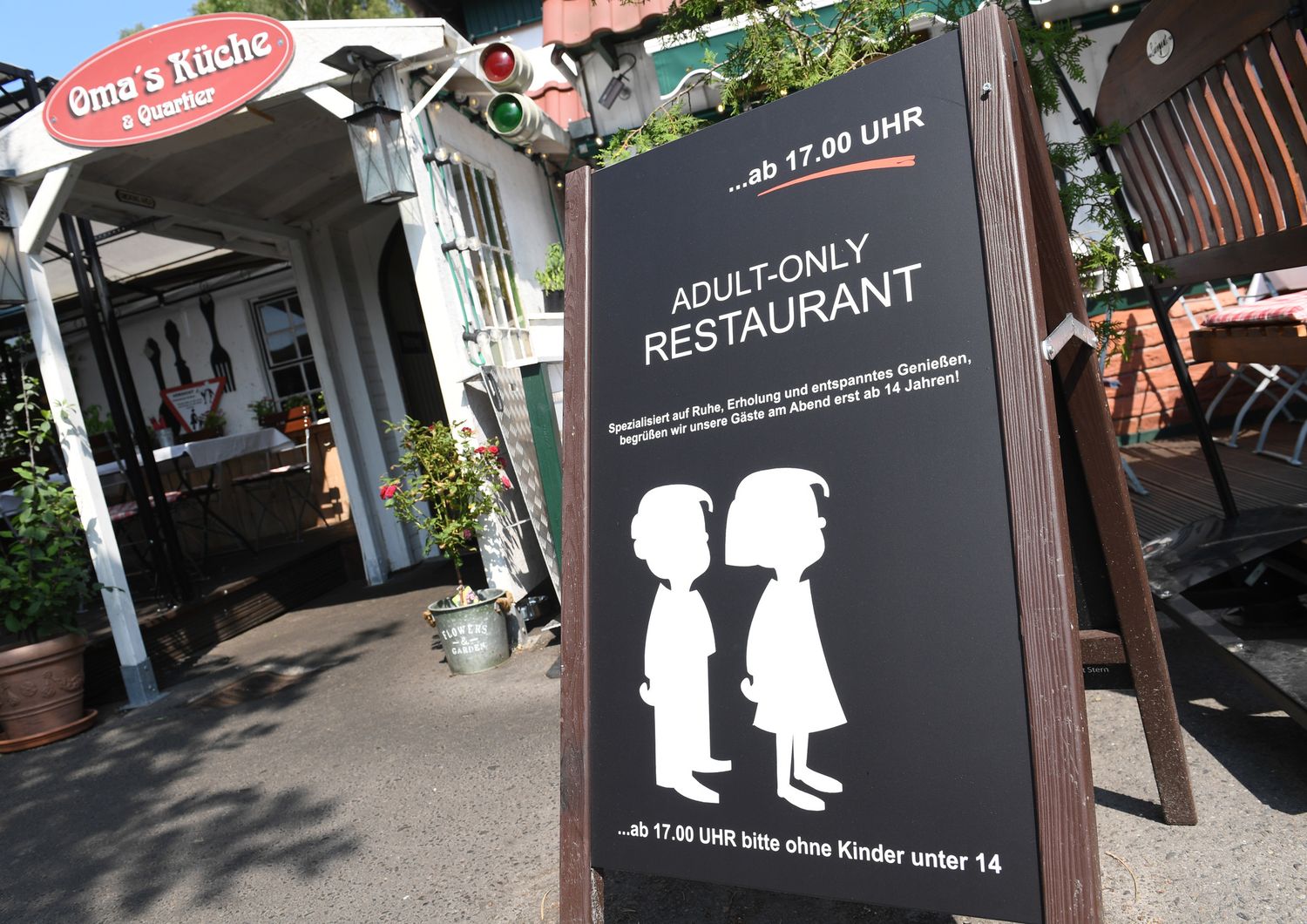 &nbsp;L'ingresso del ristorante 'Oma's Kuche' che la sera &egrave; off-limits per i bambini