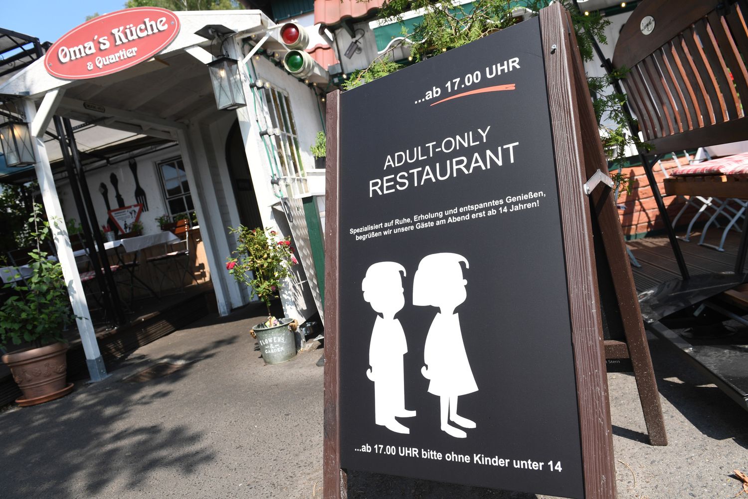 &nbsp;L'ingresso del ristorante 'Oma's Kuche' che la sera &egrave; off-limits per i bambini