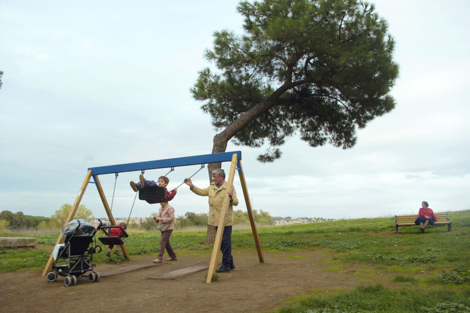 &nbsp;Nonni con i nipotini al parco