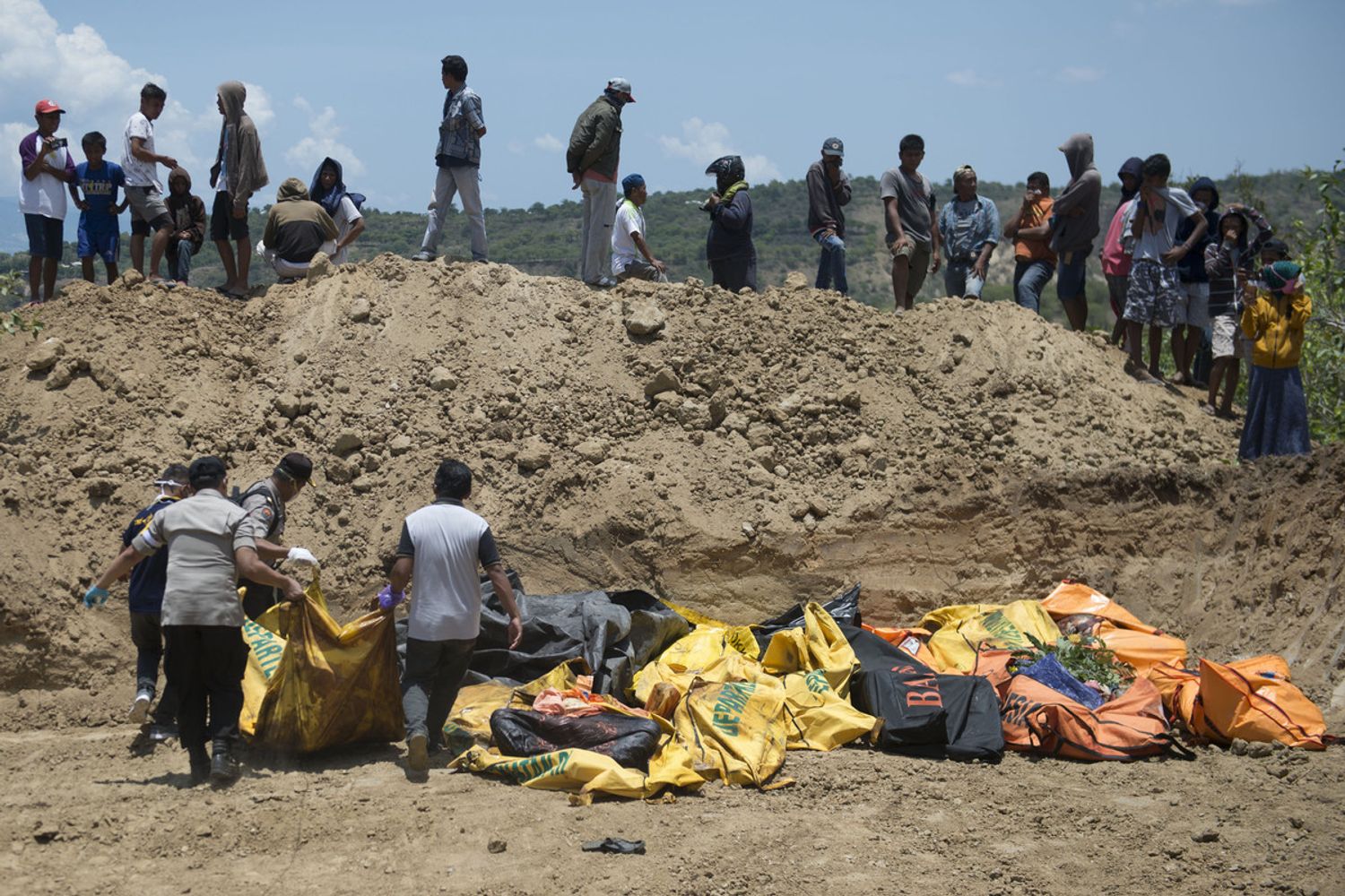 &nbsp;Indonesia, la fossa comune per mille morti causati dal terremoto