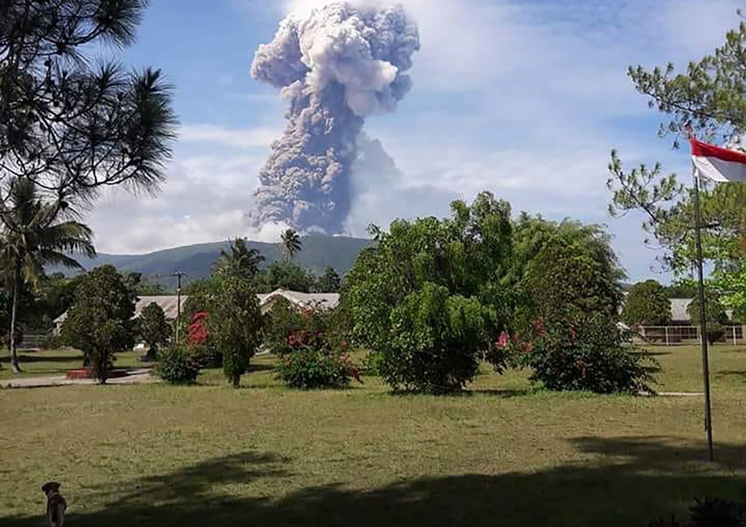 &nbsp;Il&nbsp;vulcano del Monte&nbsp;Soputan, in Indonesia