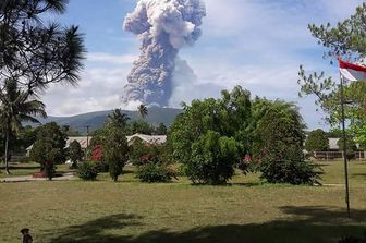 &nbsp;Il&nbsp;vulcano del Monte&nbsp;Soputan, in Indonesia