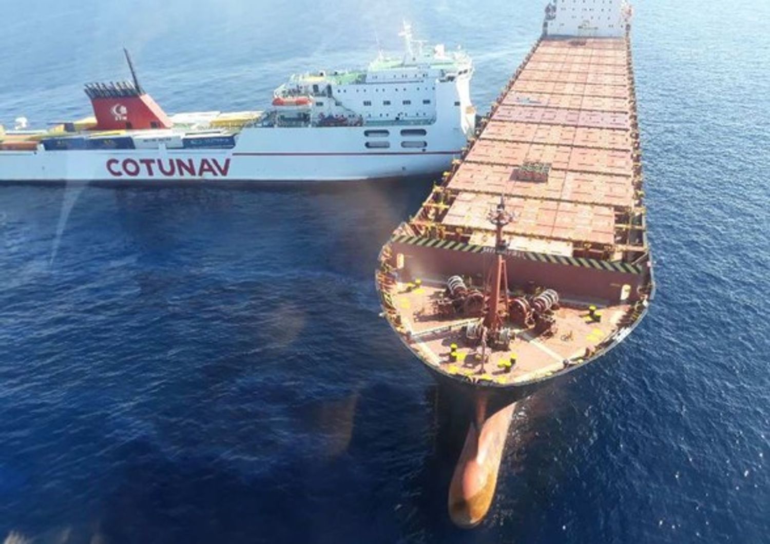 Lo scontro tra le due navi nel mare della Corsica