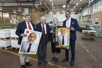 Renzo Taddei, il super-collezionista di figurine, in visita allo stabilimento Panini di Modena