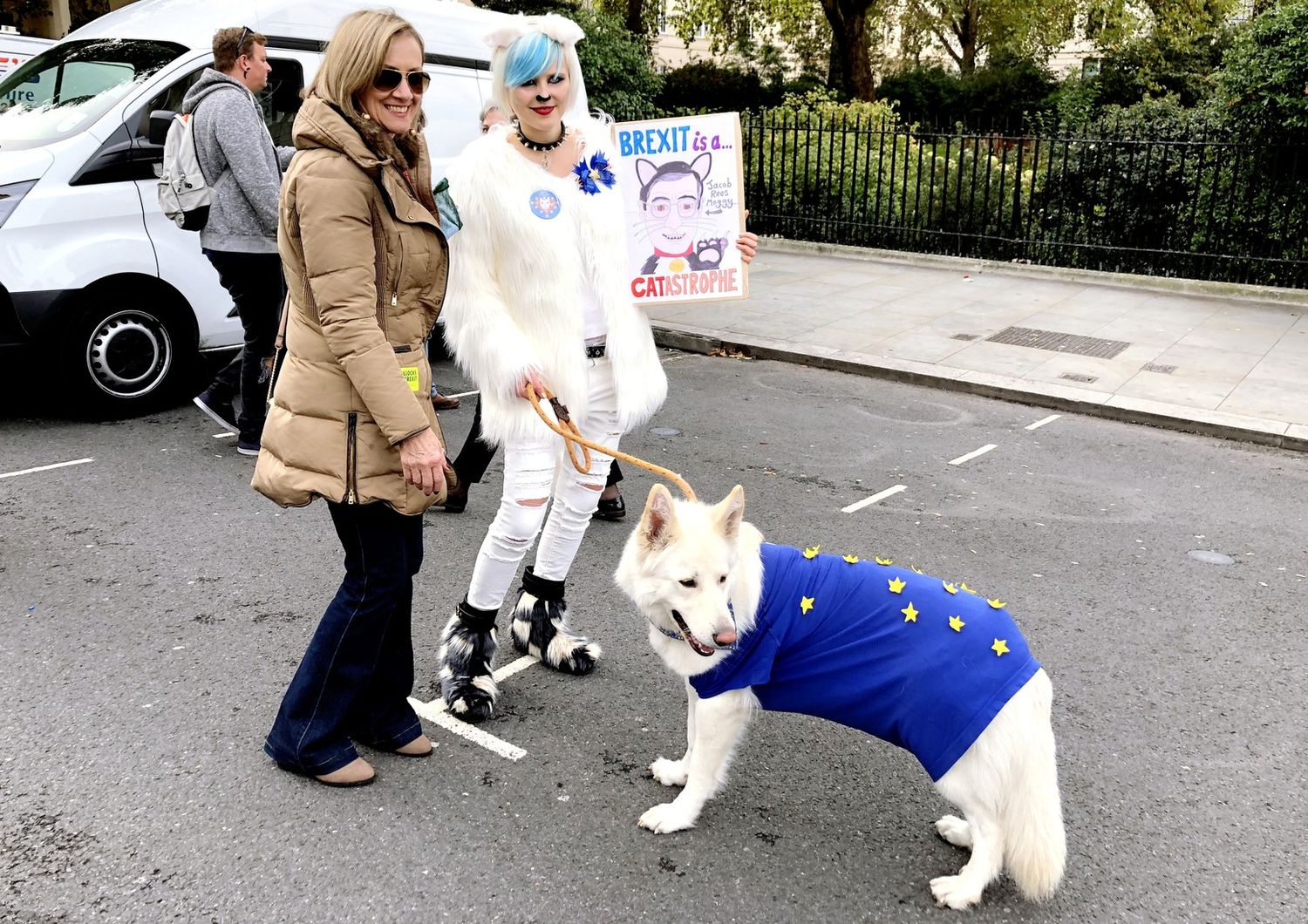 &nbsp;Un momento della manifestazione 'canina' contro la Brexit