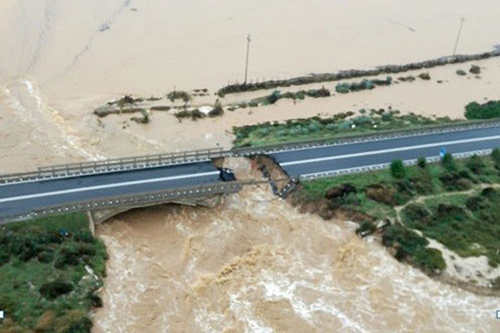 &nbsp;Maltempo, ponte crollato in Sardegna